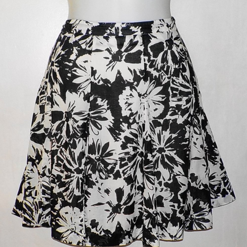 Ann Taylor LOFT skirt sz 4P black white floral EUC